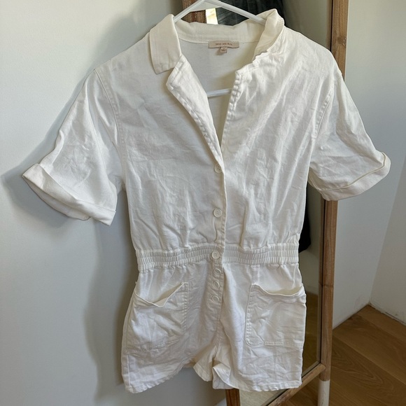 Skies are blue White Short Sleeve Romper - Picture 2 of 4